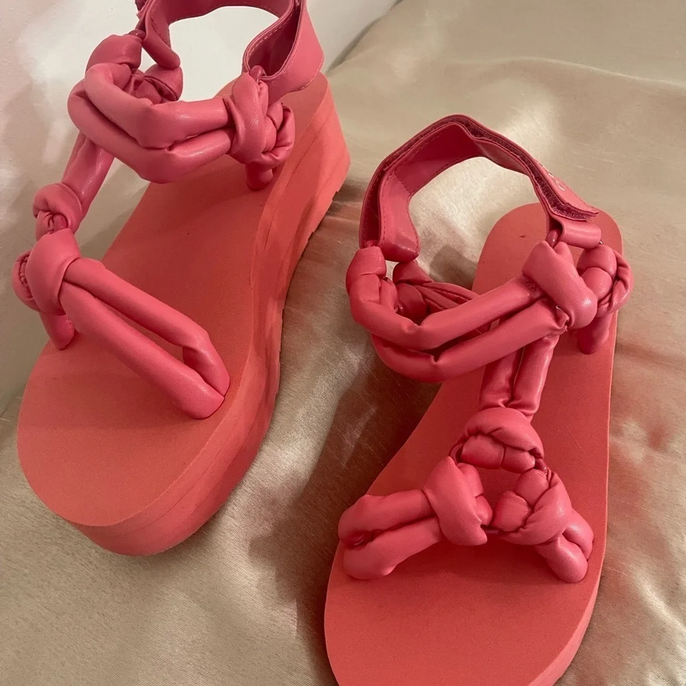 Guess chic pink